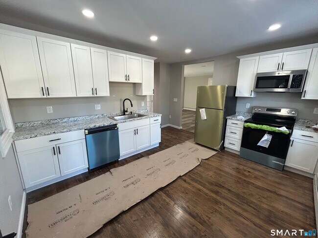 Building Photo - 95 Cedar St