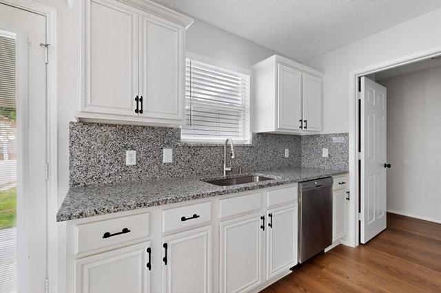 Building Photo - 2864 Hampshire Ln