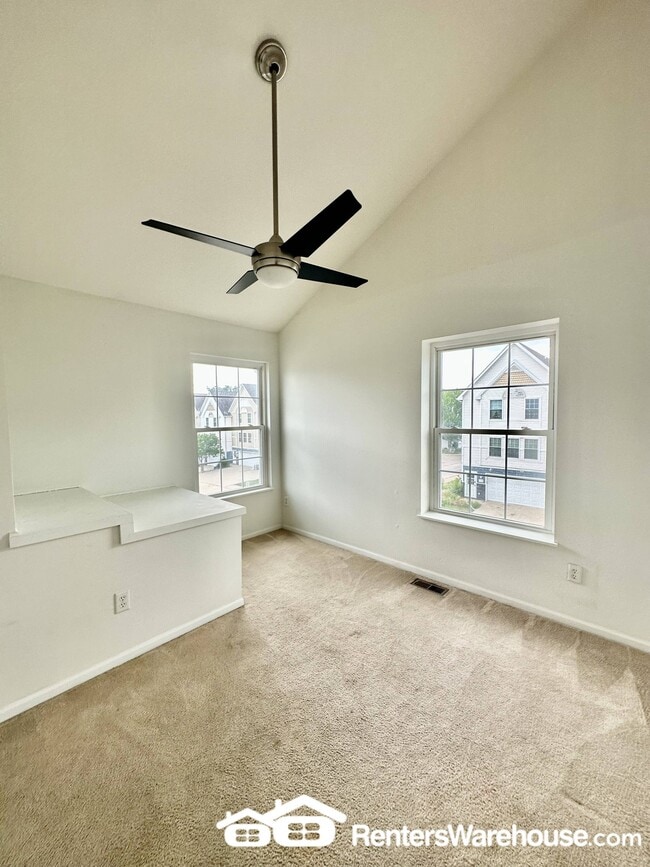 Building Photo - 1250 SE Village View Ln