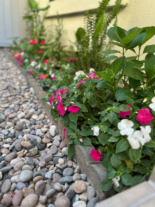 Private Garden & Patio area - 285 S Sierra Madre Blvd