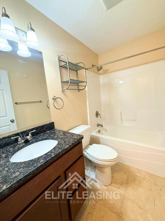 Building Photo - Beautiful 3 Bed, 2 Bath One-Level Home | HOA Maintained