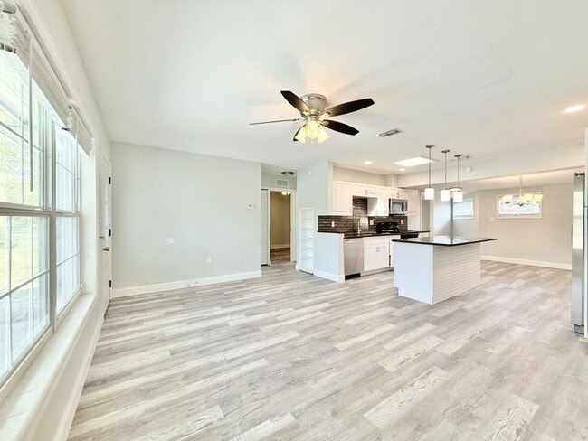 Building Photo - 9401 88th Way N