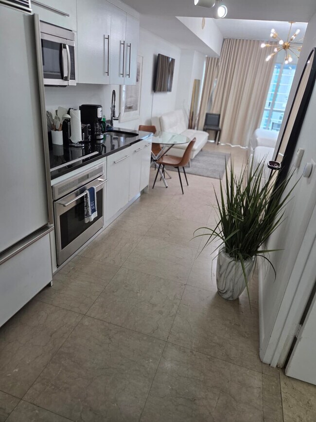 Building Photo - 501 Brickell Ave