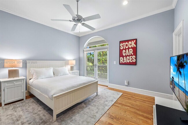 Building Photo - 814 W Dilido Dr