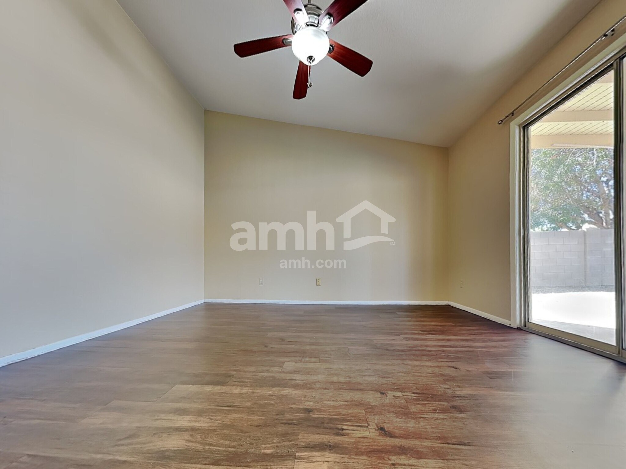 Building Photo - 9915 E Paseo Juan Tabo