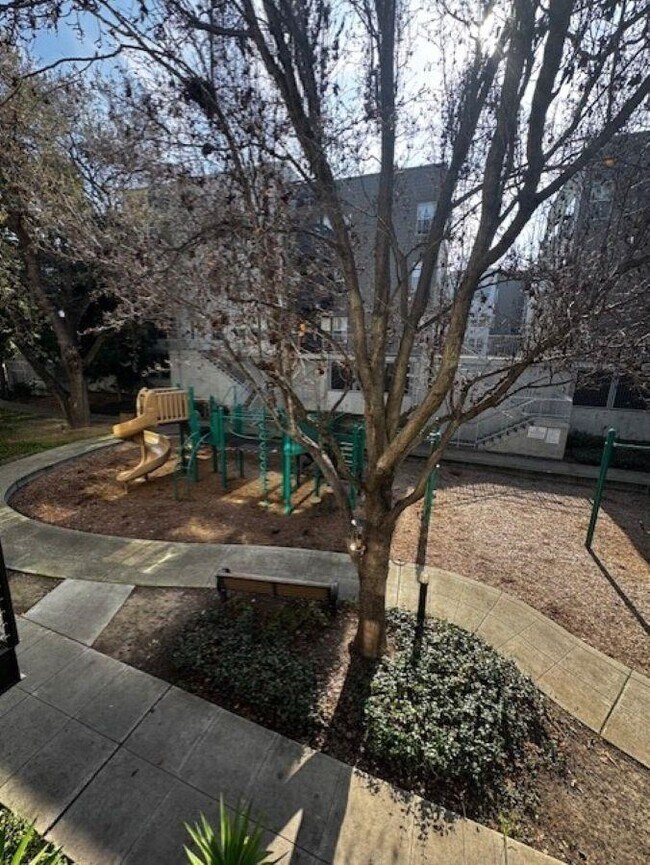 Building Photo - 42 Iron Horse Ln