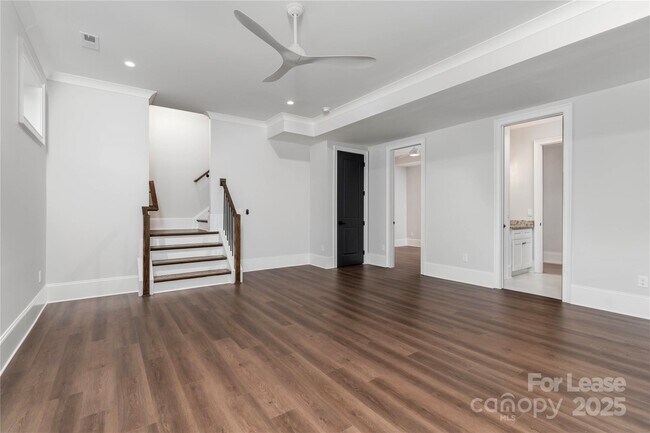 Building Photo - 805 Naples Dr