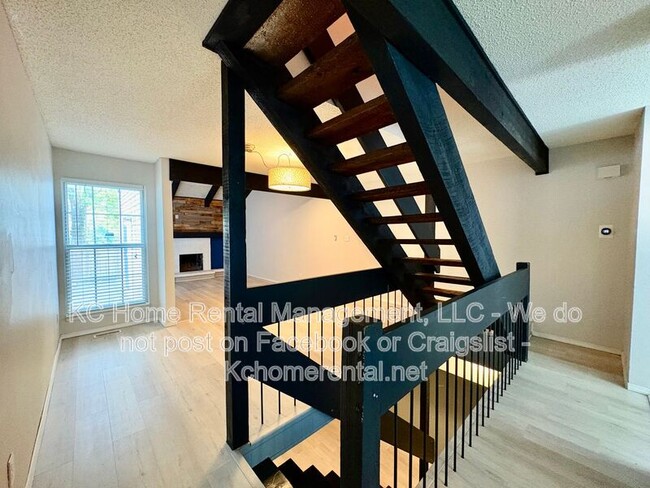 Building Photo - 8027 N Stoddard Ave