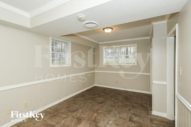 Building Photo - 335 Sharon Dr