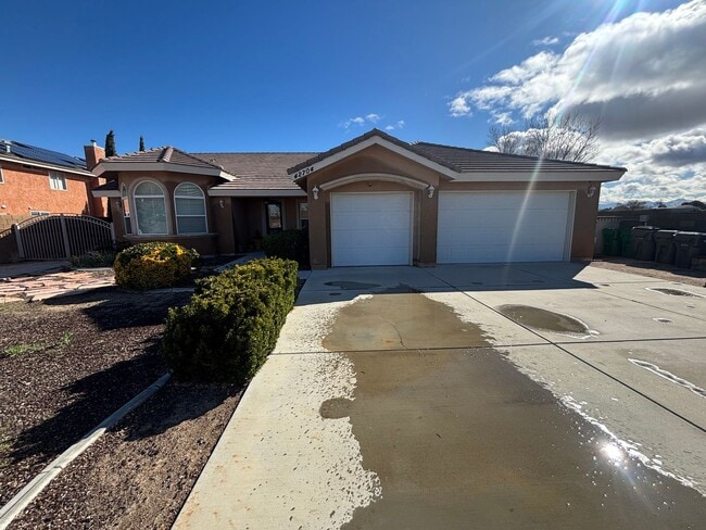 Building Photo - 4-Bedroom Single-Story Home with Solar & RV Parking