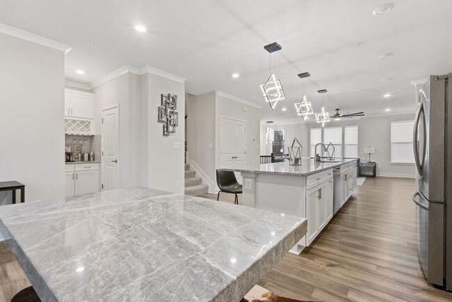 Building Photo - Spacious 3BR Townhome in Bryans Road