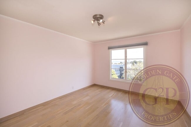 Building Photo - Collingwood Street - 450-452