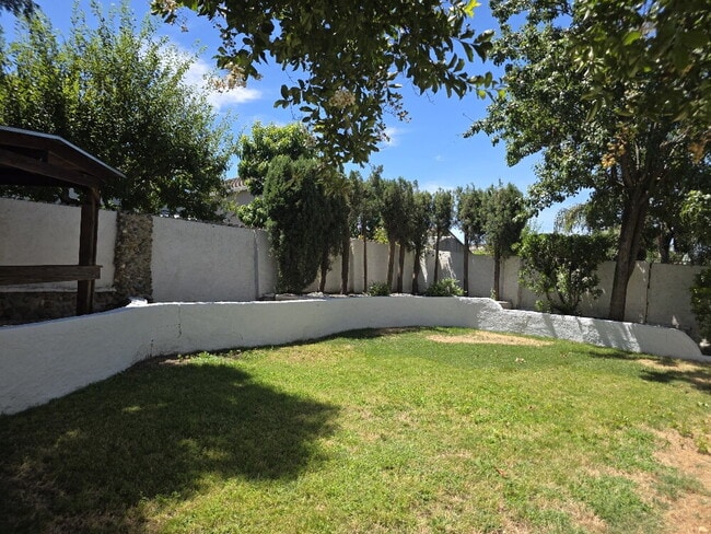 Building Photo - Beautiful house for rent in Folsom 4 bd 3 bath 1920 sq feet