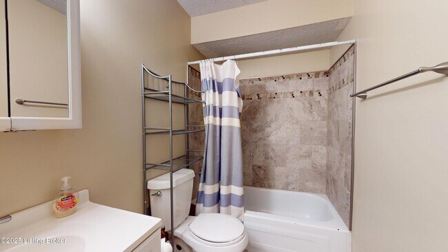 Building Photo - 7074 Wildwood Cir