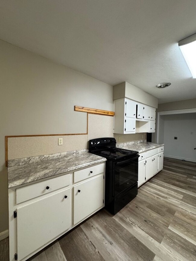 Building Photo - Cute 3 Bedroom Home Available Now