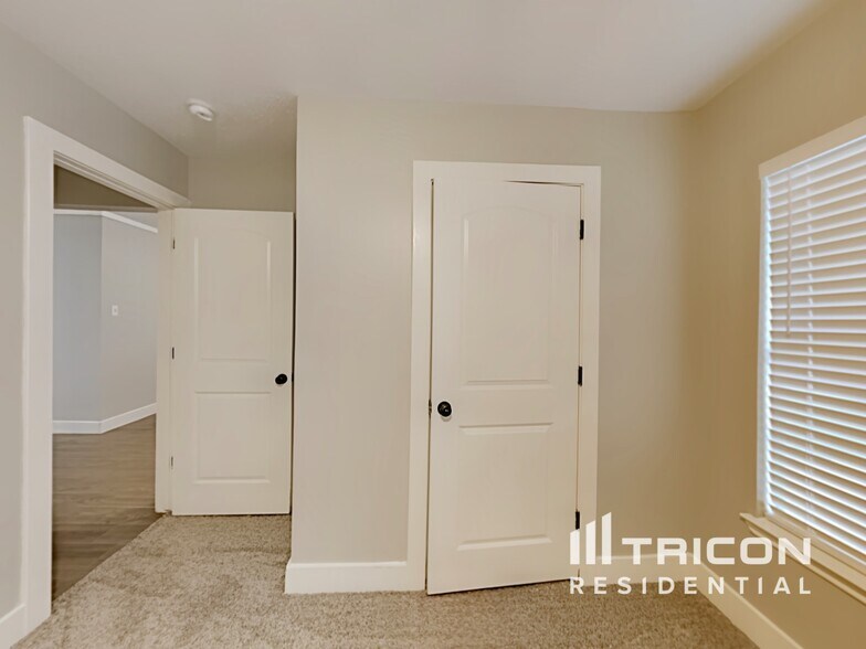 Building Photo - 21880 Silver Oak Ct