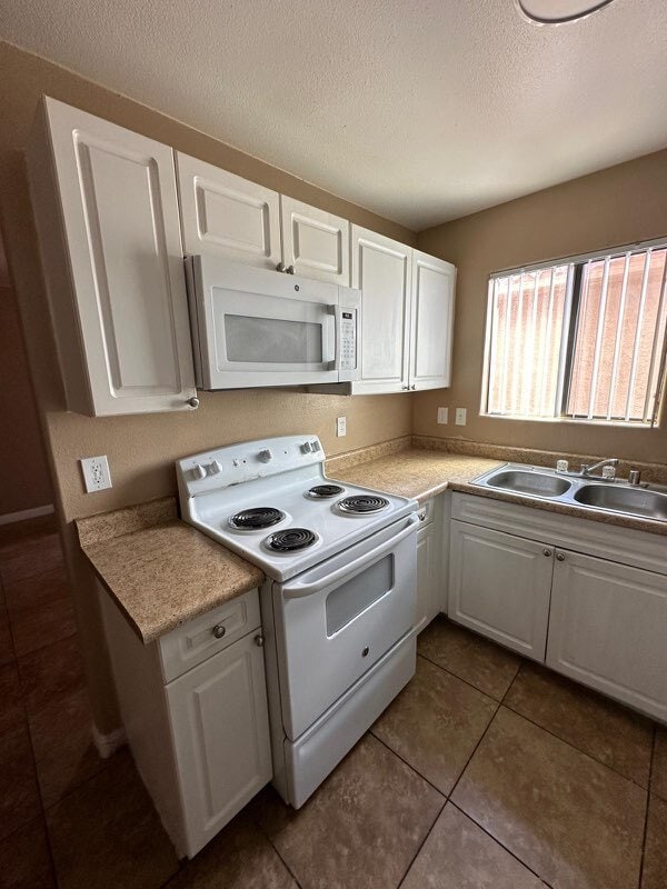 Building Photo - Casa Bonita Apartments