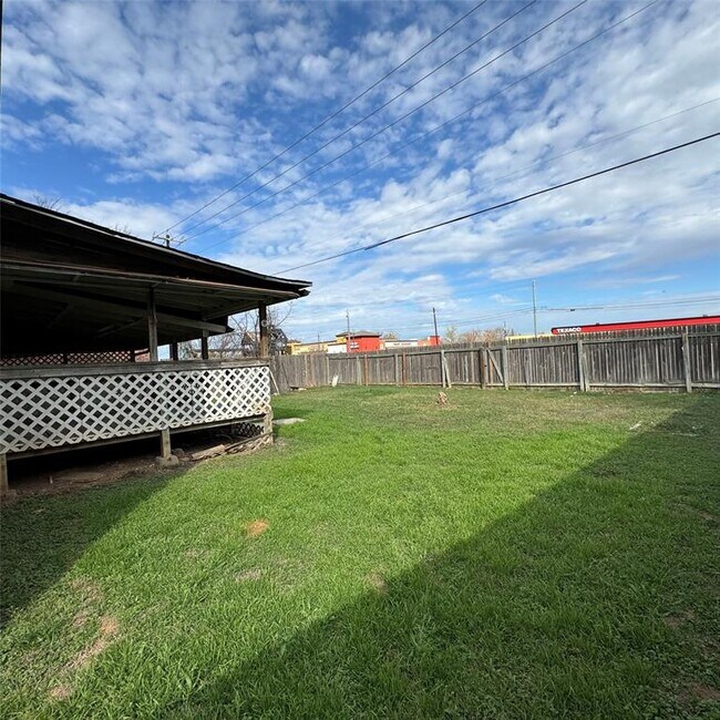 Building Photo - 4735 Castleman Dr