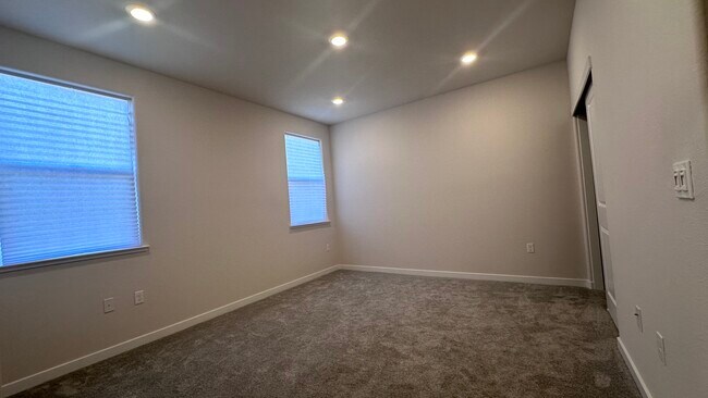 Building Photo - 8024 Pasadena Dr