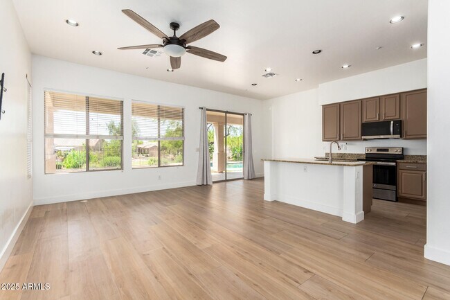 Building Photo - 7701 E Buteo Dr
