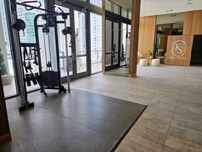 Building Photo - 190 SW 8th St