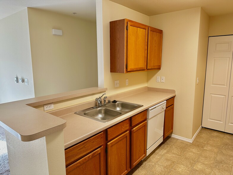 Building Photo - Talon Hills