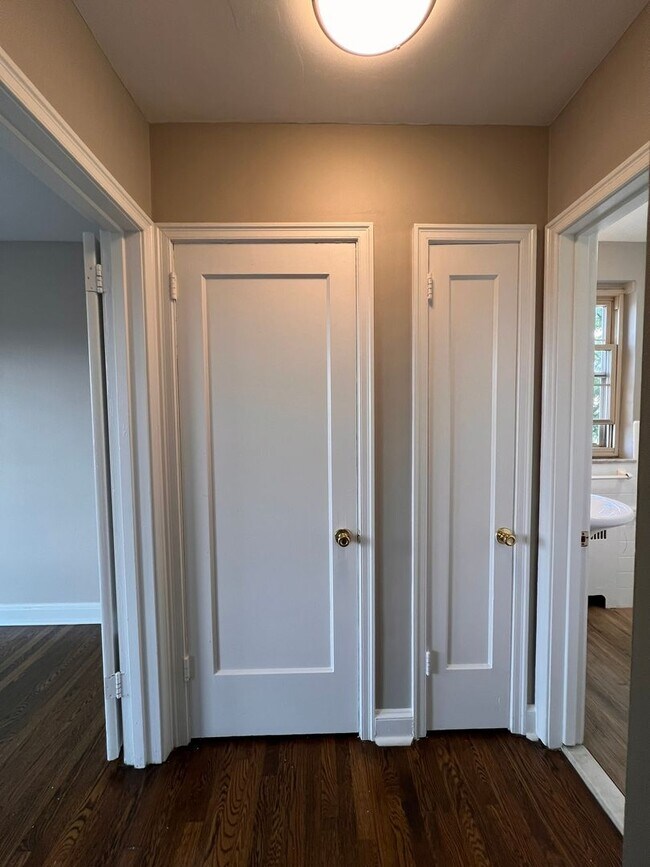 Building Photo - Modernized 1 br, heat included - Oct 14 mo...