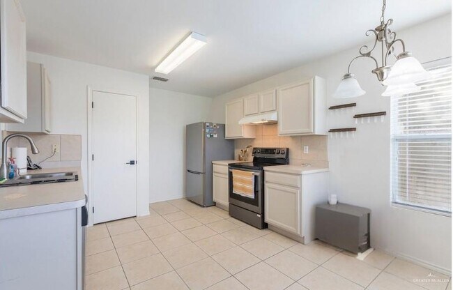 Building Photo - 209 W Rodeo Dr