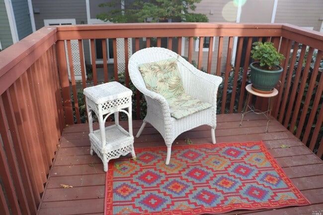 Building Photo - Benicia's 3 Bedrooms & 2.5 Bathrooms Townhouse, Water/Sewer/Trash Paid by HOA