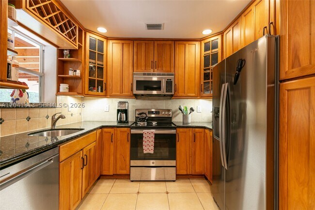 Building Photo - 5760 SW 51st St