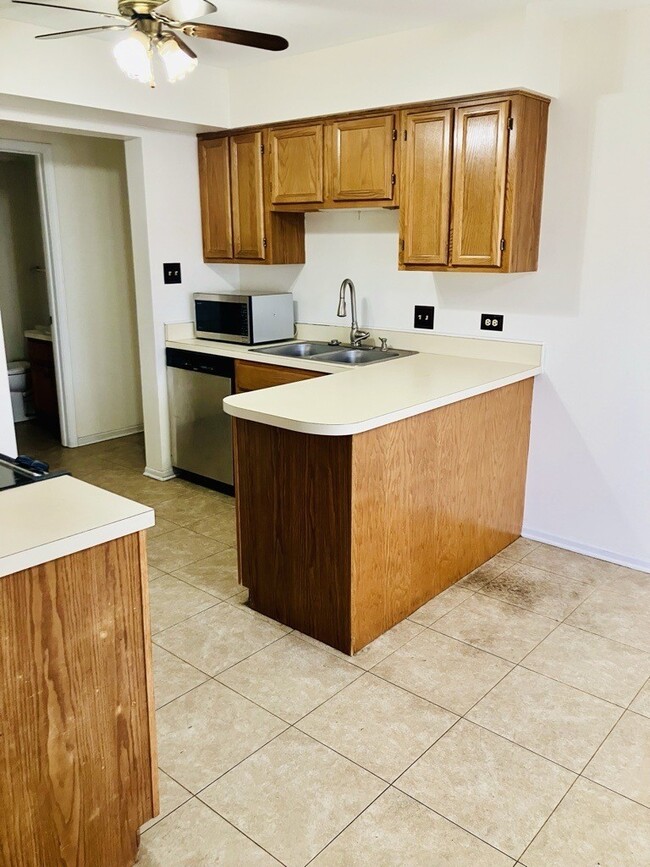 Building Photo - 3524 Willowview Ct