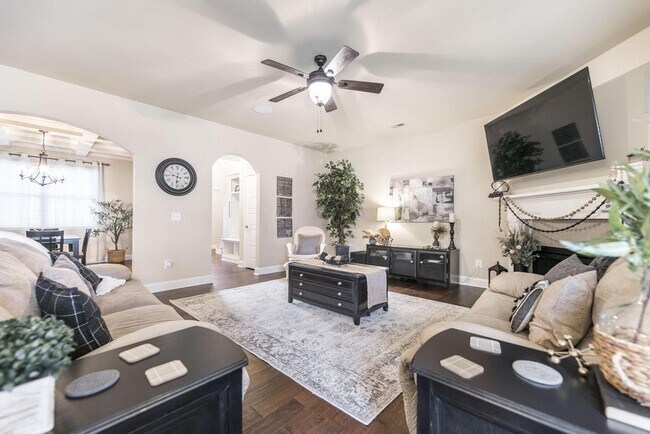 Building Photo - "Spacious 4-Bedroom Home with Granite Coun...
