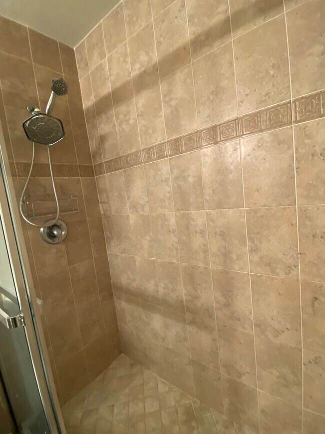 Building Photo - 1781 SE Linpark Ct