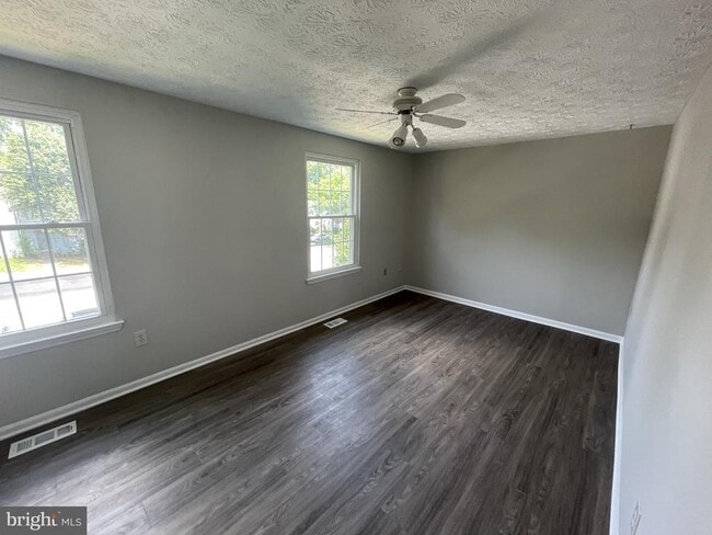 Building Photo - 9412 Chippenham Dr