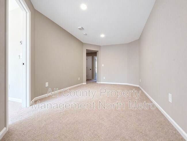 Building Photo - 7250 Heritage Oak Ct