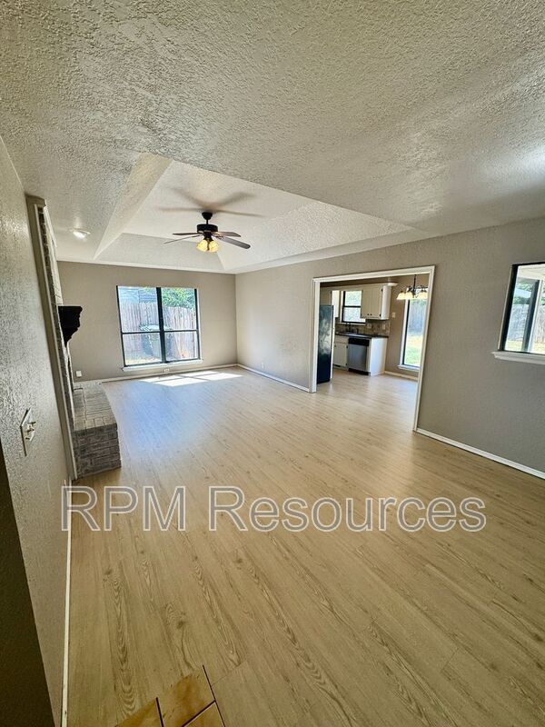 Building Photo - 2009 W Rockypoint Dr