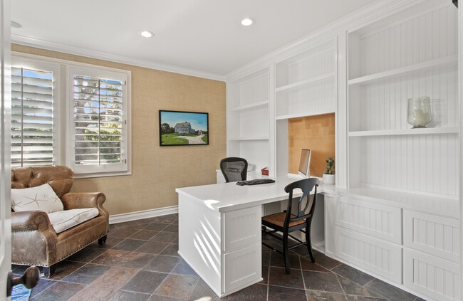 Building Photo - 13 Cape Danbury