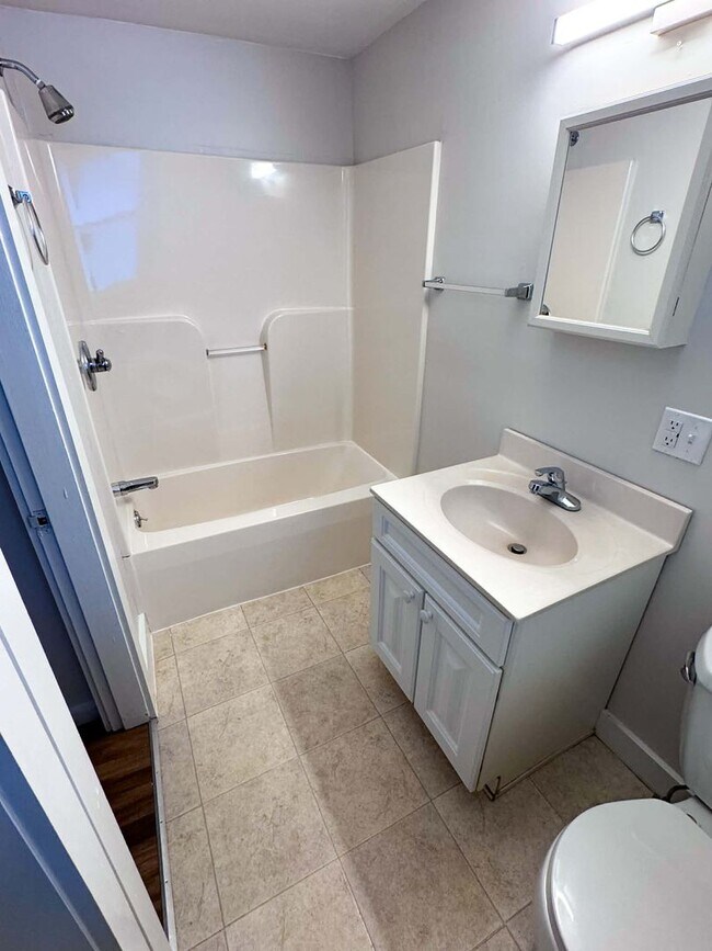 Building Photo - 39 Allen St