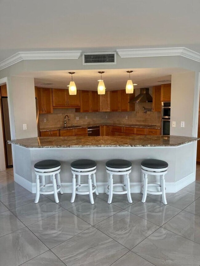 Building Photo - 155 Yacht Club Dr