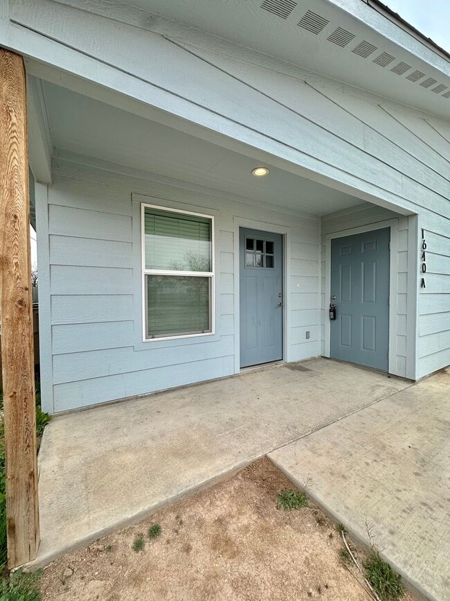 Building Photo - COMING SOON!! SEPTEMBER!!! - Newly Built 3-Bedroom Duplex!