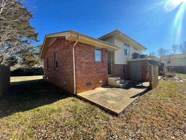 Building Photo - Charming 2-Bedroom Apartment – February Move-In Available!