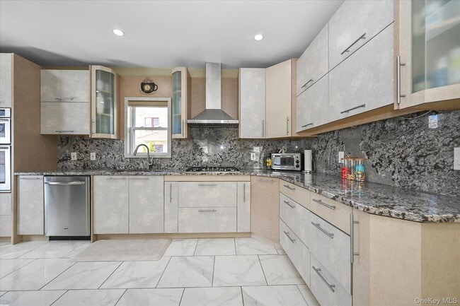 Building Photo - 85-16 Abingdon Rd