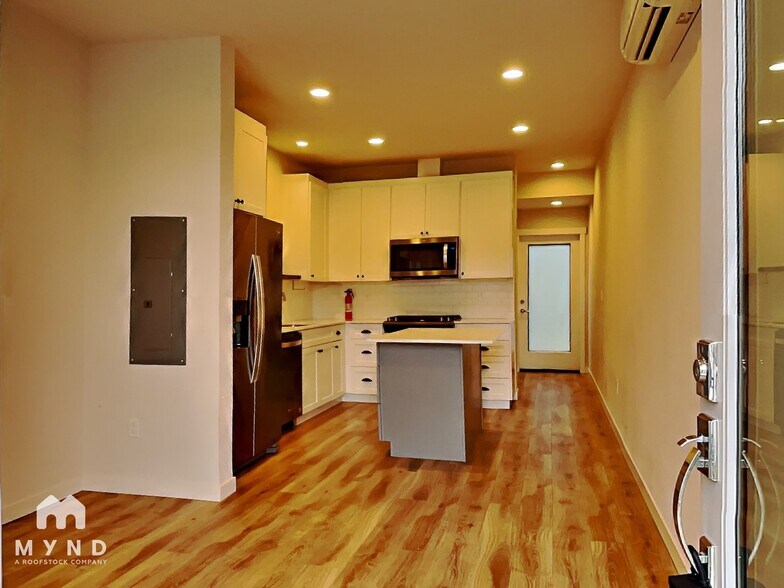 Building Photo - 7023 42nd Ave S