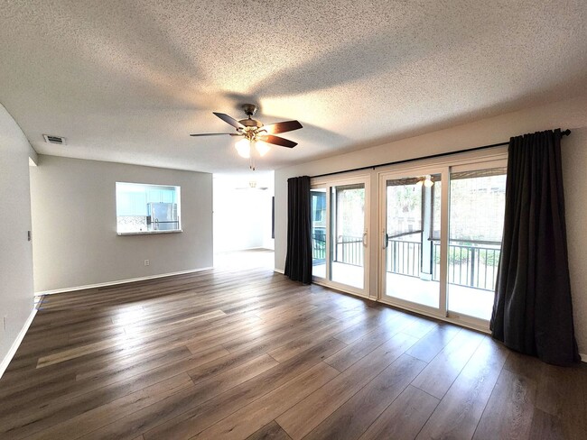 Building Photo - Second Floor Unit; Gated; Balcony; Pool; W...