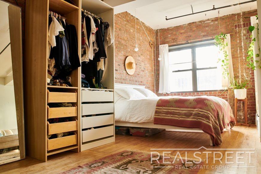 Building Photo - Spacious LOFT in Williamsburg!