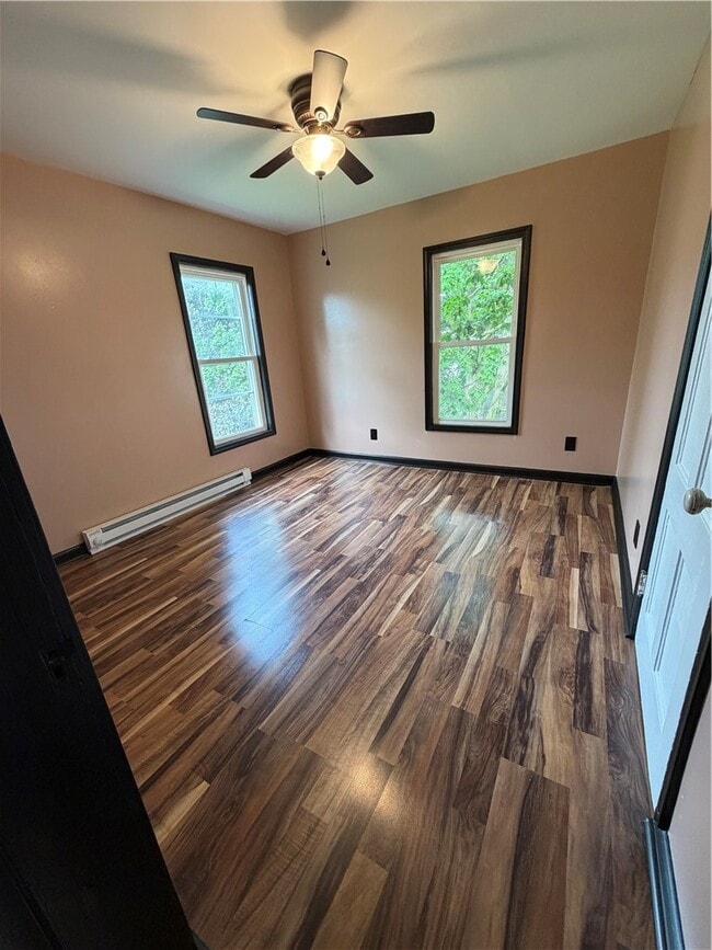 Building Photo - 210 W Oak Orchard St
