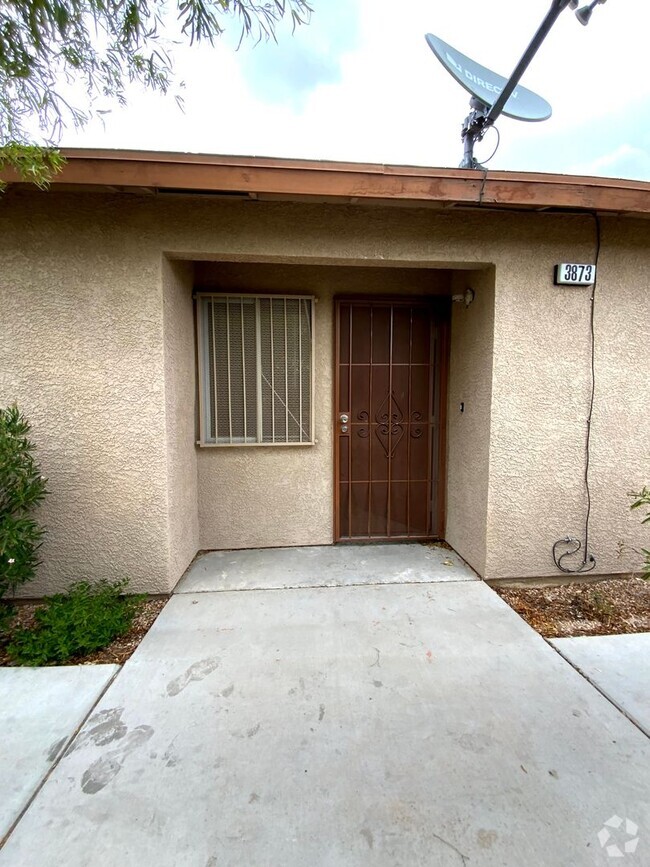 Building Photo - HCVP CONSIDERED! STAINLESS STEEL APPLIANCES!