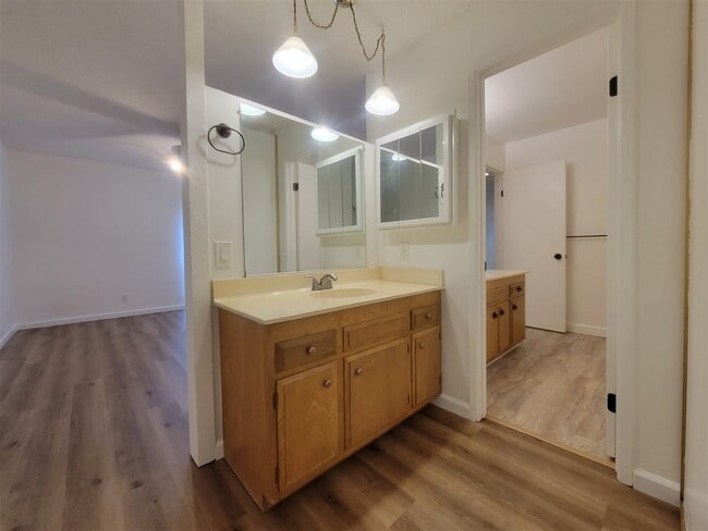 Building Photo - Oxnard Condo