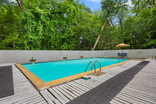 Building Photo - 75 Cos Cob Ave