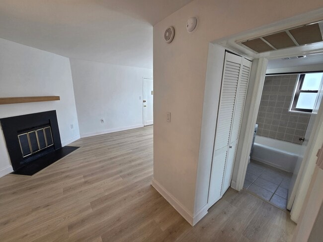 Building Photo - 2604 Tunlaw Rd NW